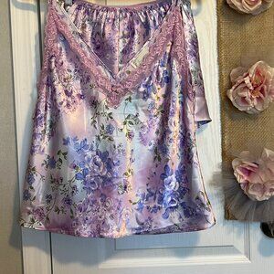 Pretty Floral lavender Lingerie set - Top, shorts & housecoat